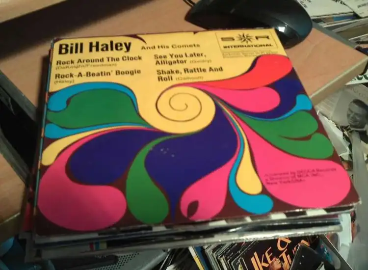 EP SINGLE BILL HALEY AND HIS COMETS ROCK AROUND THE CLOCK ROCK A BEATIN BOOGIE SEE YOU LATER ALLIGATOR SHAKE RATTLE AND ROLL SONDERAUFLAGE ansehen