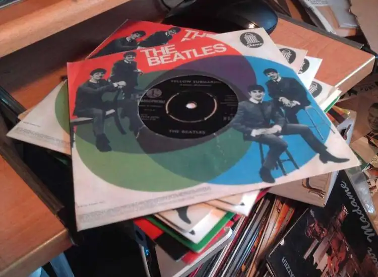 SINGLE THE BEATLES YELLOW SUBMARINE ELEANOR RIGBY JAHR 1966 ansehen