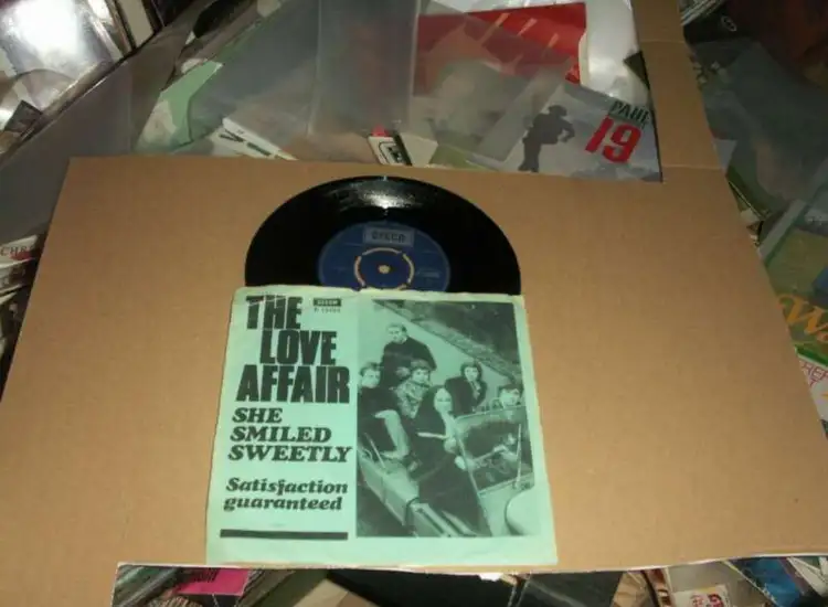 SINGLE THE LOVE AFFAIR SHE SMILED SWEETY JAHR 1967 ansehen