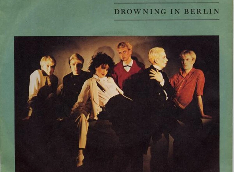 "7"", Single Mobiles - Drowning In Berlin" ansehen