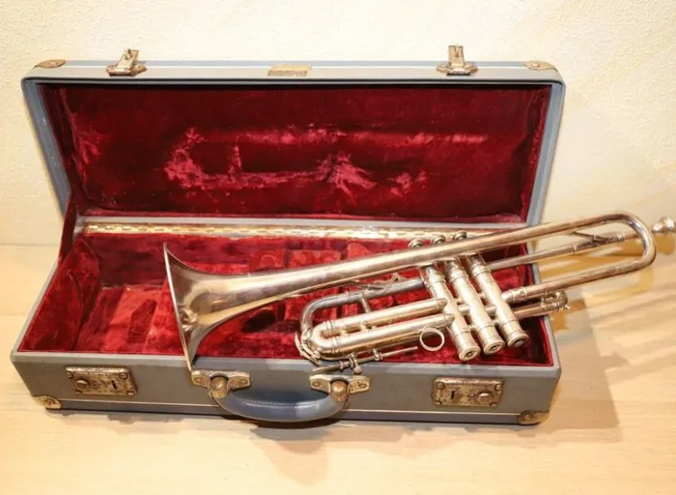 Henri Selmer Paris 4951 Trompete mit Koffer, Silber, Trumpet ansehen