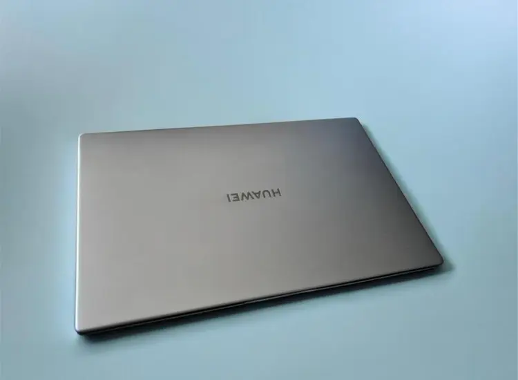 Huawei MateBook D 15.6 Zoll i5 512GB SSD 8GB RAM Hervorragend ansehen