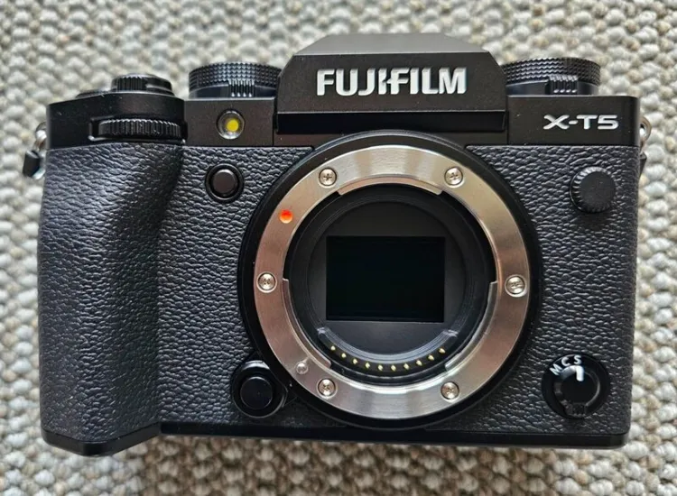 Fujifilm x-t 5 mit Fujinon XF 16-80 Ois Wr ansehen