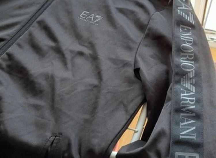 Emporio Armani Exclusive Tracksuit ansehen