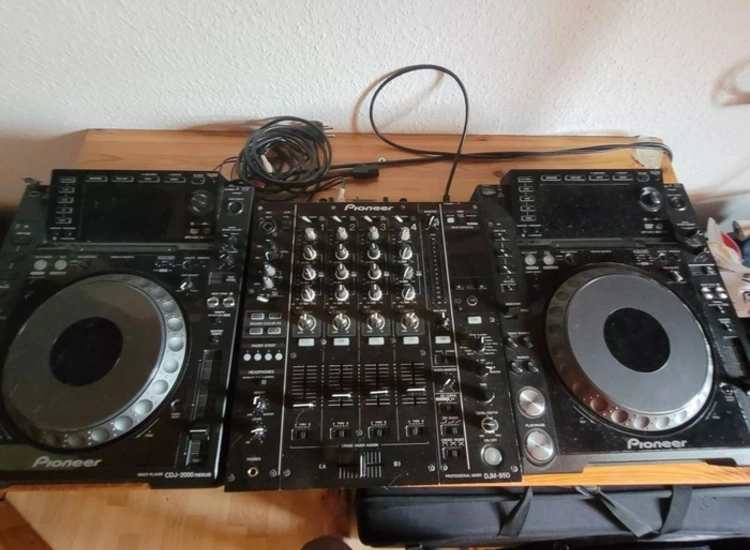 Pioneer DJM 850 & 2x Pioneer 2000 Nexus ansehen