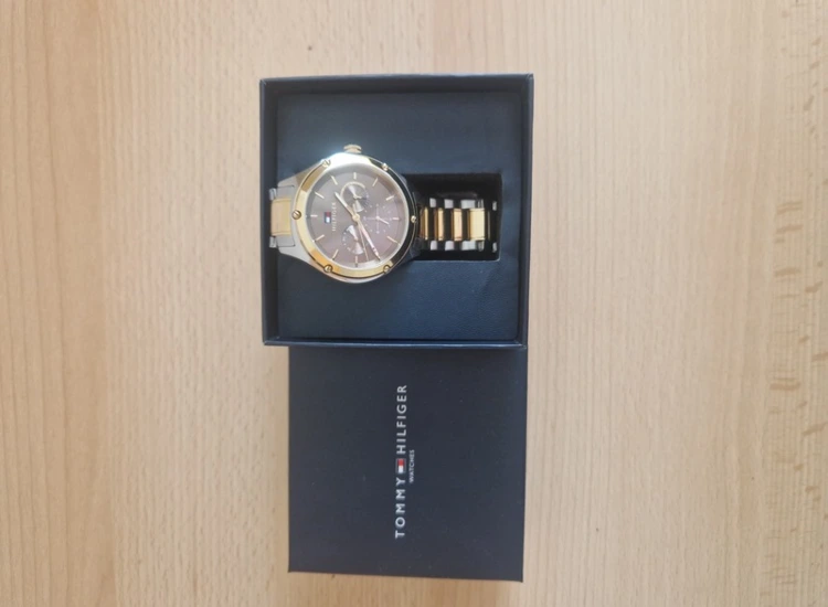 Tommy hilfiger Uhr ansehen