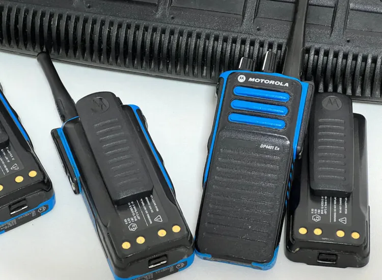 6 x Motorola DP4401 Atex - geschütz UHF Band DP 4401 Ex 6 er  ansehen