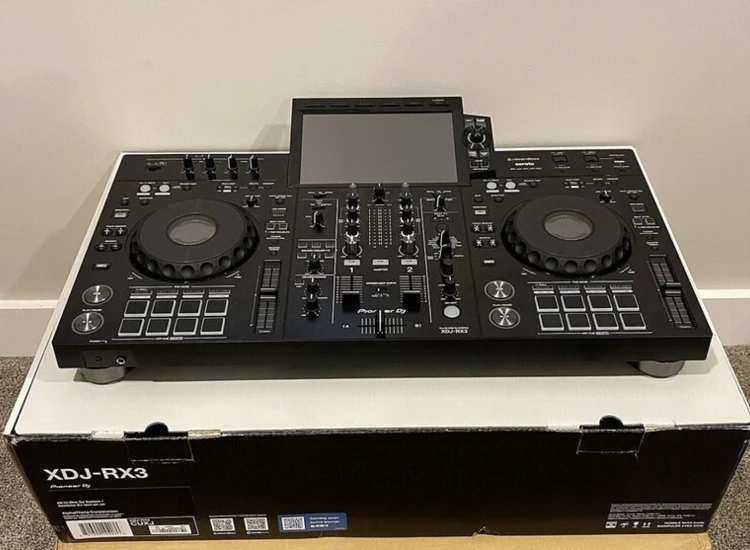 Pioneer XDJ-RX3, Pioneer XDJ-XZ, Pioneer OPUS-QUAD , Pioneer DDJ-FLX10, Pioneer DDJ-REV7, Pioneer CDJ-3000, Pioneer DJM-A9 ,Pioneer DJM-V10-LF,  Pioneer CDJ-2000NXS2, Pioneer DJM-900NXS2 ansehen